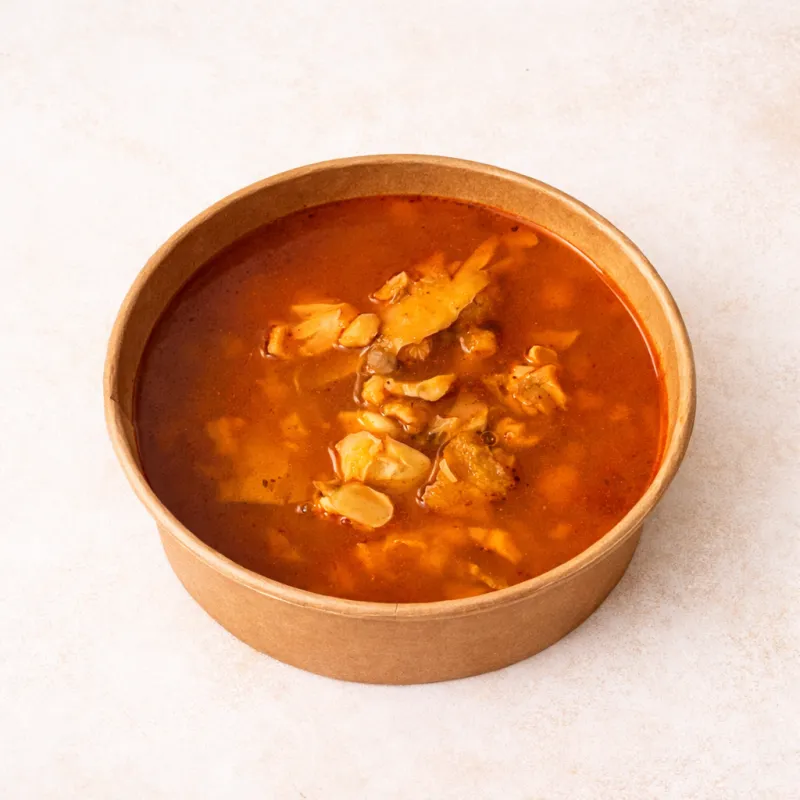 Pozole vegetal con setas y maíz cacahuazintle en caldo rojo especiado de chiles – Ana Ro Foods La Comuna Guadalajara